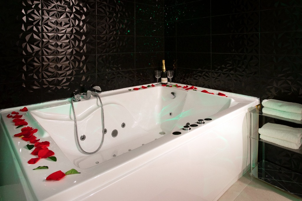 The Jacuzzi Suites